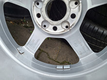 Laden Sie das Bild in den Galerie-Viewer, 1x Alufelge 17 Zoll 6.5" 5x112 44ET Glanz Silber A1774011200 Mercedes-Benz FEL9228770607oh