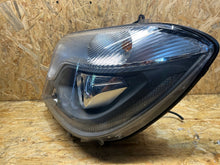 Laden Sie das Bild in den Galerie-Viewer, Frontscheinwerfer Mercedes-Benz Sprinter 906 A9068203161 Xenon Links Headlight