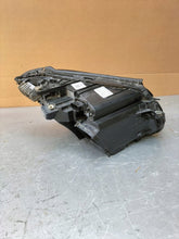 Laden Sie das Bild in den Galerie-Viewer, Frontscheinwerfer Mercedes-Benz W205 2059063104 Links Scheinwerfer Headlight SCH6304380640tb