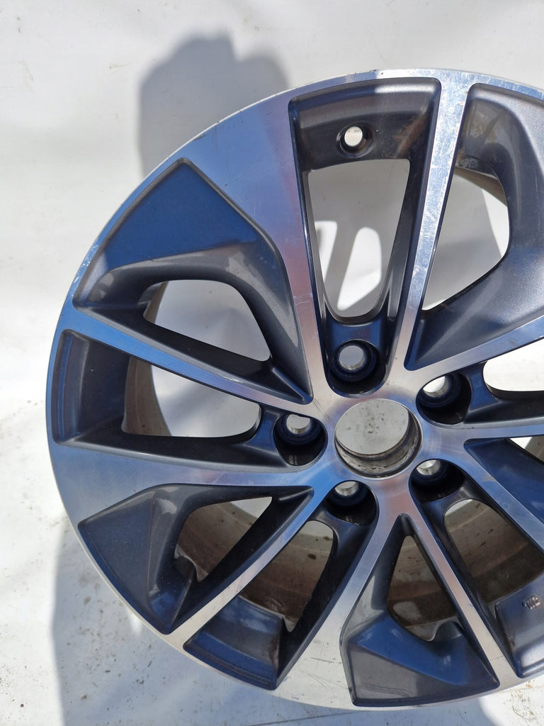 1x Alufelge 17 Zoll 7.0" 4x114.3 39ET Glanz Silber Toyota Avensis Rim Wheel