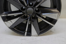 Laden Sie das Bild in den Galerie-Viewer, 1x Alufelge 17 Zoll 7.0&quot; 5x112 45ET Matt 57A601025AA Skoda Karoq Rim Wheel