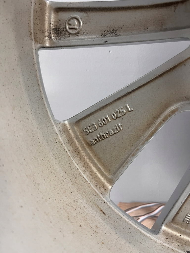 1x Alufelge 18 Zoll 7.5" 5x112 48ET Glanz Silber 5E3601025K Skoda Octavia FEL6542610118sp