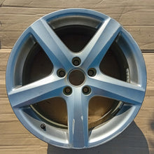 Laden Sie das Bild in den Galerie-Viewer, 1x Alufelge 17 Zoll 7.5&quot; 5x112 47ET Glanz Silber 3C0601025 VW Passat Rim Wheel