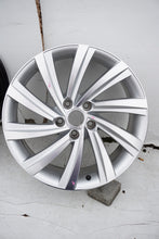 Load image into Gallery viewer, 1x Alufelge 18 Zoll 7.5" 5x112 48ET Glanz 5E3601025AG Mg Octavia Iv Rim Wheel FEL4936604544bp