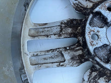 Load image into Gallery viewer, 1x Alufelge 19 Zoll 7.5&quot; 5x114.3 49 5ET 52810-2W410 Hyundai Rim Wheel