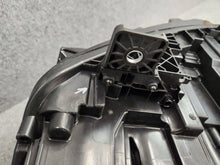 Laden Sie das Bild in den Galerie-Viewer, Frontscheinwerfer Skoda Enyaq IV 5LB941018 Rechts Scheinwerfer Headlight SCH1162426621um