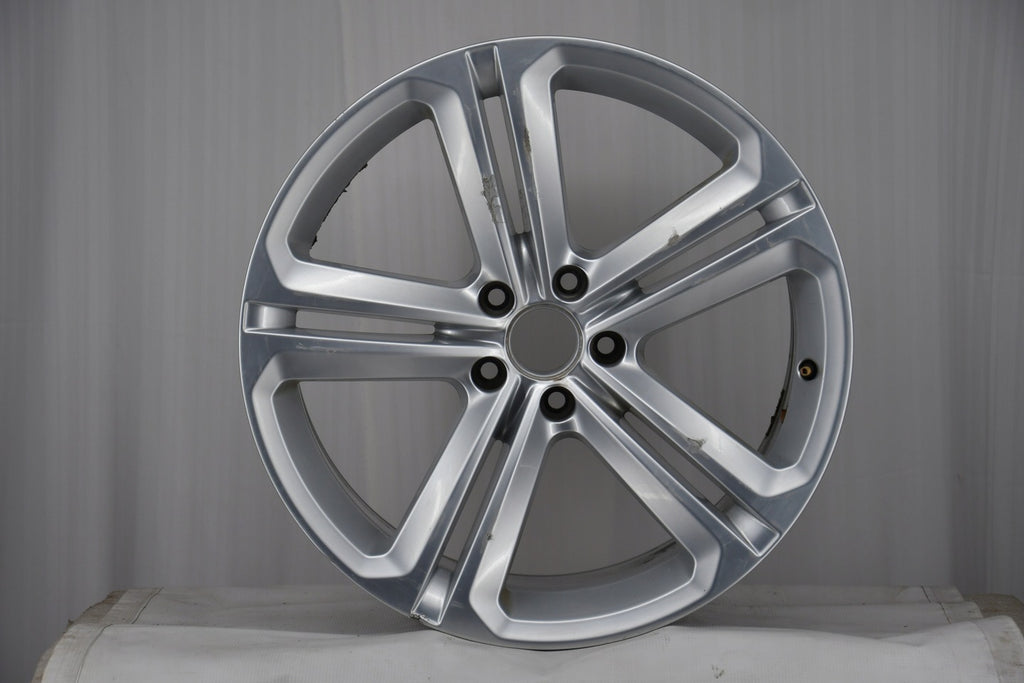 1x Alufelge 19 Zoll 9.0" 5x112 33ET 5N0601025T VW Rim Wheel