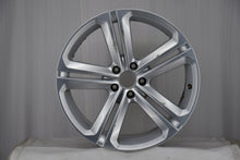 Laden Sie das Bild in den Galerie-Viewer, 1x Alufelge 19 Zoll 9.0&quot; 5x112 33ET 5N0601025T VW Rim Wheel