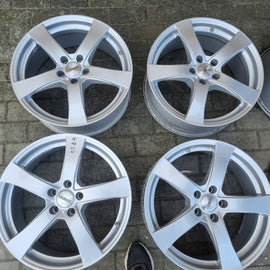 4x Alufelge 18 Zoll 8.0