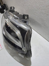 Laden Sie das Bild in den Galerie-Viewer, Frontscheinwerfer Mercedes-Benz Sprinter A9109065100 Rechts Headlight SCH8643406142pg