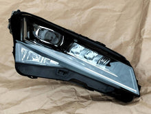 Laden Sie das Bild in den Galerie-Viewer, Frontscheinwerfer Skoda Superb 3V1941016 Rechts Scheinwerfer Headlight SCH3004680458pp