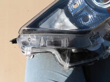 Load image into Gallery viewer, Frontscheinwerfer Toyota Yaris Links Scheinwerfer Headlight