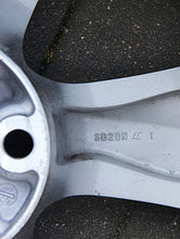 Load image into Gallery viewer, 1x Alufelge 18 Zoll 8.5&quot; 5x114.3 45ET Lexus X Rim Wheel