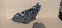 Laden Sie das Bild in den Galerie-Viewer, Frontscheinwerfer Toyota Yaris 81110-0D35006 Rechts Scheinwerfer Headlight SCH4346256441wz