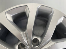 Laden Sie das Bild in den Galerie-Viewer, 1x Alufelge 17 Zoll 7.0&quot; 5x114.3 40ET Glanz Silber 403008177 Renault Kadjar