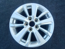 Load image into Gallery viewer, 1x Alufelge 16 Zoll 6.5" 5x114.3 45ET Silber 42611-0DK50 Toyota Yaris Cross FEL5356518125oq