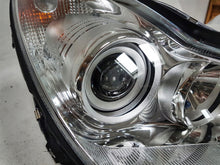 Laden Sie das Bild in den Galerie-Viewer, Frontscheinwerfer Mercedes-Benz Cls A2198203061 A2198200461 Xenon Rechts