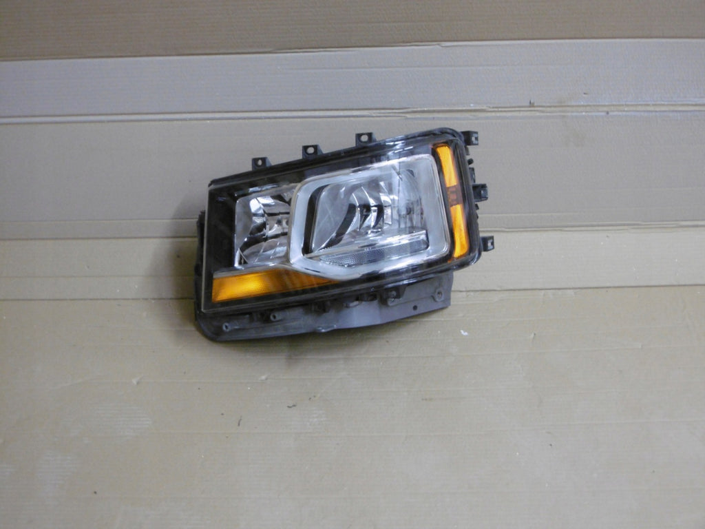 Frontscheinwerfer 2379890 Links Scheinwerfer Headlight SCH7429964500lw