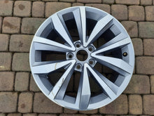 Load image into Gallery viewer, 1x Alufelge 17 Zoll 7.0" 5x112 45ET Silber 2GA601025 VW T-Roc Rim Wheel FEL4037502405rw
