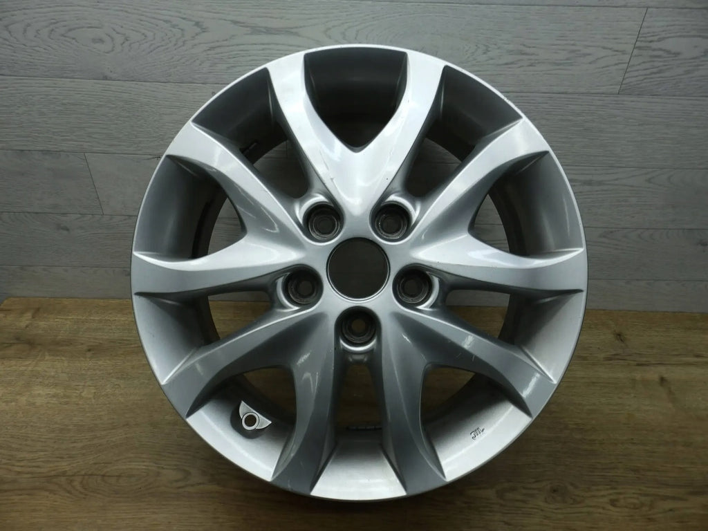 1x Alufelge 16 Zoll 6.0" 5x114.3 50ET Glanz Silber 529102L250 Hyundai I30