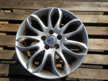 Laden Sie das Bild in den Galerie-Viewer, 1x Alufelge 17 Zoll 7.0&quot; 5x108 52,5ET 30647837 Volvo S40 Ii Rim Wheel
