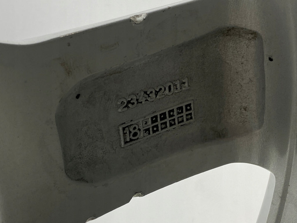 1x Alufelge 18 Zoll 8.5" 5x120 32ET 23432011 Chevrolet Camaro Rim Wheel