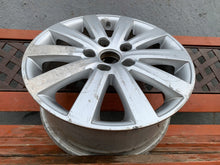 Laden Sie das Bild in den Galerie-Viewer, 1x Alufelge 17 Zoll 7.0&quot; 5x120 55ET Glanz Silber 7E0601025C VW T6 T5 Rim Wheel