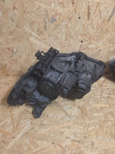 Laden Sie das Bild in den Galerie-Viewer, Frontscheinwerfer Mercedes-Benz W246 A2468200261 Ein Satz Scheinwerfer Headlight SCH8489763381xu