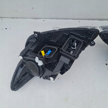 Laden Sie das Bild in den Galerie-Viewer, Frontscheinwerfer Mercedes-Benz Eqv W447 A4479063201 Full LED Rechts oder Links SCH7930162960uk