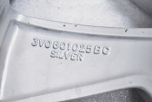 Laden Sie das Bild in den Galerie-Viewer, 1x Alufelge 18 Zoll 8.5&quot; 5x112 41ET Glanz Silber 3V0601025BC Skoda Superb Iii