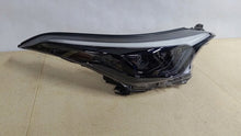 Laden Sie das Bild in den Galerie-Viewer, Frontscheinwerfer Toyota C-Hr 81130-YP28081110-YP280-00 LED Rechts Headlight
