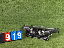 Laden Sie das Bild in den Galerie-Viewer, Frontscheinwerfer Toyota Yaris CSC28095 Links Scheinwerfer Headlight SCH5605250808qh