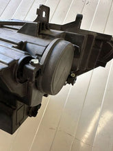 Laden Sie das Bild in den Galerie-Viewer, Frontscheinwerfer Mercedes-Benz Sprinter A9109060100 Rechts Headlight