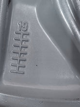 Load image into Gallery viewer, 1x Alufelge 18 Zoll 7.5" 5x114.3 39ET Glanz Silber 403006653R Renault Espace FEL2755257328ri