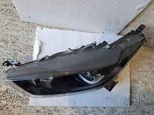 Load image into Gallery viewer, Frontscheinwerfer Toyota Yaris Links Scheinwerfer Headlight