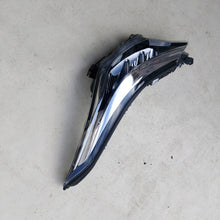 Laden Sie das Bild in den Galerie-Viewer, Frontscheinwerfer Toyota Chr 211808521 81150-F4180-00 LED Links Headlight SCH5320686192jo