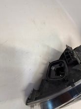 Laden Sie das Bild in den Galerie-Viewer, Frontscheinwerfer Opel Zafira C 13399860 Xenon Ein Stück (Rechts oder Links)