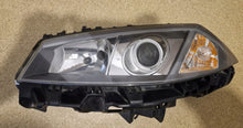Laden Sie das Bild in den Galerie-Viewer, Frontscheinwerfer Renault Megane II 8200073224H Xenon Links Headlight SCH8419111620oo