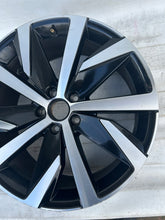 Laden Sie das Bild in den Galerie-Viewer, 1x Alufelge 19 Zoll 8.0" 5x112 47ET Glanz 2GA601025T VW T-Roc Rim Wheel FEL3939489478aw