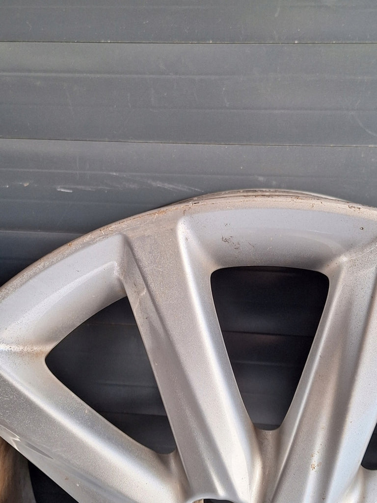 1x Alufelge 16 Zoll 6.0" 5x114.3 45ET Glanz Silber Toyota I Rim Wheel FEL1865927048zk