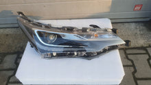 Laden Sie das Bild in den Galerie-Viewer, Frontscheinwerfer Toyota Corolla 81110-02L70 LED Rechts Scheinwerfer Headlight SCH8558499582ke