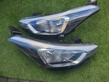 Load image into Gallery viewer, Frontscheinwerfer Hyundai I20 Ein Satz Scheinwerfer Headlight SCH5999096955nm