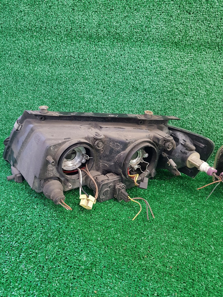 Frontscheinwerfer VW Passat 123XXXX Ein Satz Scheinwerfer Headlight SCH3841753569qu