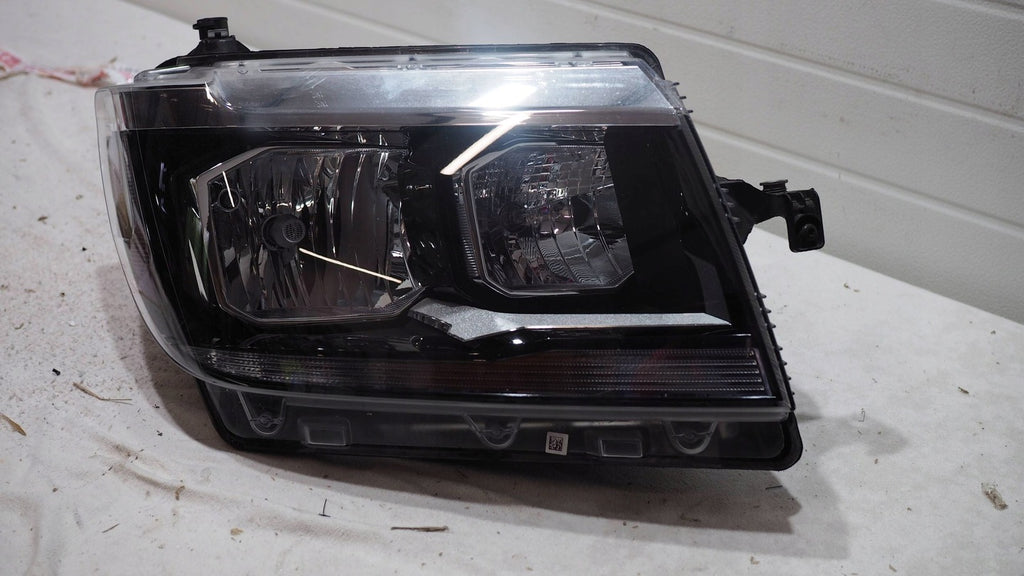 Frontscheinwerfer VW Crafter 7C1941006B Rechts Scheinwerfer Headlight SCH7811348147ze
