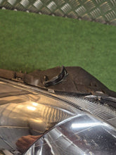 Laden Sie das Bild in den Galerie-Viewer, Frontscheinwerfer Toyota Yaris 89902768 Links Scheinwerfer Headlight SCH6685883865me