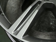 Laden Sie das Bild in den Galerie-Viewer, 1x Alufelge 20 Zoll 9.0" 5x112 35ET Glanz Graphit 6883753 BMW G05 G06 Rim Wheel FEL6446220605el