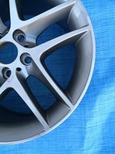 Laden Sie das Bild in den Galerie-Viewer, 1x Alufelge 18 Zoll 8.5&quot; 5x120 52ET 6858734 BMW 1 E88 E81 E82 E87 Rim Wheel