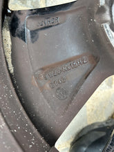 Load image into Gallery viewer, 1x Alufelge 15 Zoll 5.5" 5x100 40ET 2G0601025BC VW Polo Rim Wheel FEL6715556710bz