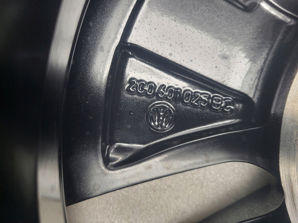 1x Alufelge 15 Zoll 5.5" 5x100 40ET Glanz Schwarz 2G0601025BC VW Polo Rim Wheel FEL7243500910mo