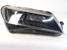 Laden Sie das Bild in den Galerie-Viewer, Frontscheinwerfer Skoda Superb III 3V1941016B Xenon Rechts Headlight